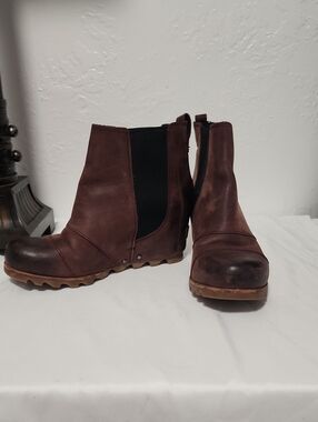 Sorel Brown Leather Chelsea Ankle Boots with Elastic Side Panels